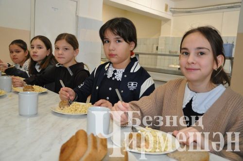 Югары Кәминкә мәктәбе укучылары пылау, макарон ярата
