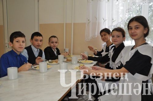 Югары Кәминкә мәктәбе укучылары пылау, макарон ярата