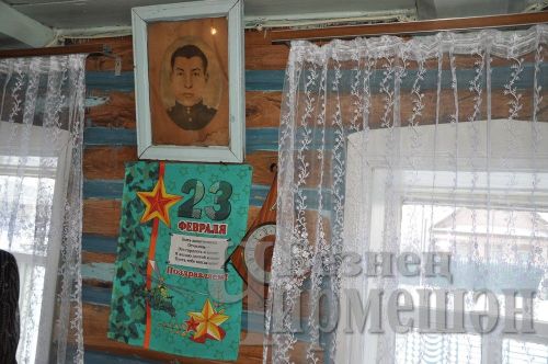 Яңа Элмәледән Зинаида әби үз кунакларын борынгы җыр белән сәламләде