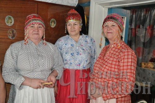 Яңа Элмәледән Зинаида әби үз кунакларын борынгы җыр белән сәламләде
