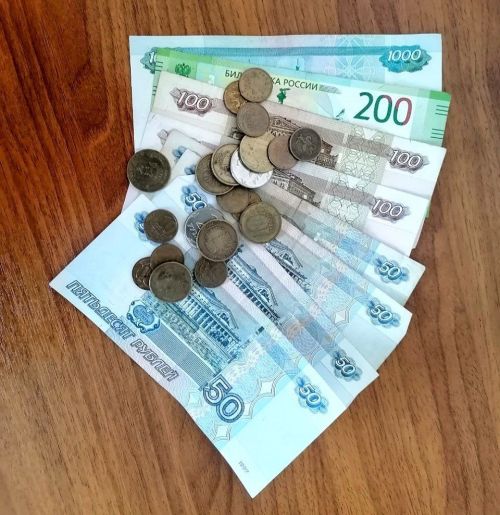 Татарстанда айлык акчалата түләү кемнәргә бирелүе турында аңлаттылар