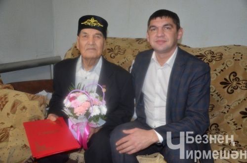 Чирмешәннән Гомәр Шарапов әтисенең аны башыннан сыйпавын гына хәтерли