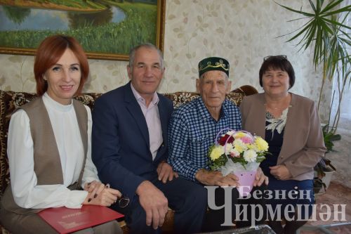 Якты Таудан 90 яшен тутырган Исмәгыйль Хәсәншин яшьли әнисез калган