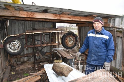 Яңа Элмәле авылыннан Николай Портнов үзе эшләгән К-700 тракторын “кечерәйткән”