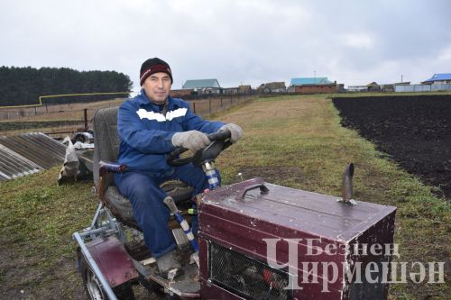 Яңа Элмәле авылыннан Николай Портнов үзе эшләгән К-700 тракторын “кечерәйткән”