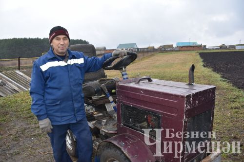 Яңа Элмәле авылыннан Николай Портнов үзе эшләгән К-700 тракторын “кечерәйткән”