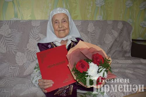 Югары Кәминкәдән Мәснүга Таҗиева Суслонгерда мич ягып торган