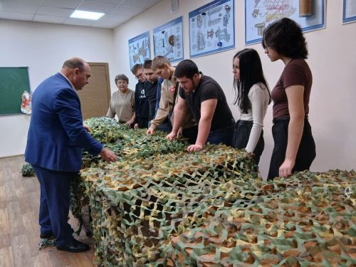 Чирмешән аграр техникумы студентлары СВОда катнашучыларга окоп шәмнәре җибәрде
