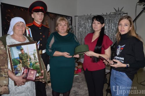 Чирмешәндә СВО геройлары әниләрен фотосессиягә дәштеләр