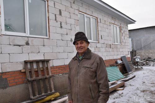 Керкәле авылының Ногманов урамында Ногмановлар йорт төзи