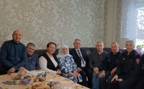 Чирмешәндә кораллы җинаятьчене тоткарлаганда һәлак булган батыр милиционерны искә алдылар