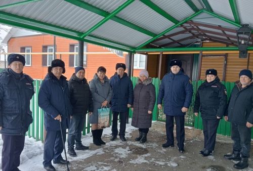 Чирмешәндә кораллы җинаятьчене тоткарлаганда һәлак булган батыр милиционерны искә алдылар