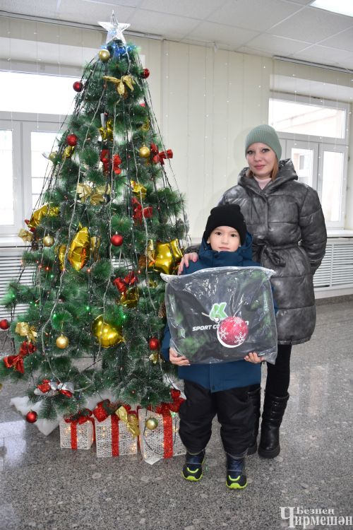 Чирмешән районы башлыгы Артемга тимераяк бүләк итте