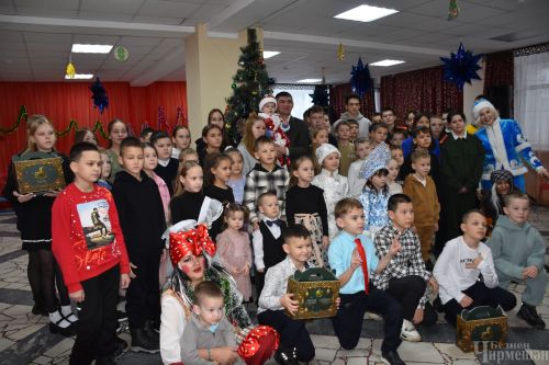Әтиләре СВОда булган Чирмешән балалары Кыш бабайга һөнәрләрен күрсәттеләр