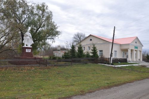 В клубе Лагерки есть занятия, как для молодежи, так и для пожилых