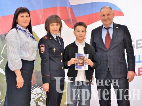 Тугыз яшь чирмешәнлегә Россия паспортлары тапшырдылар
