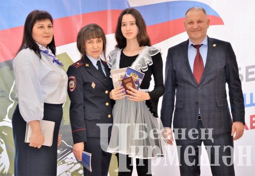 Тугыз яшь чирмешәнлегә Россия паспортлары тапшырдылар