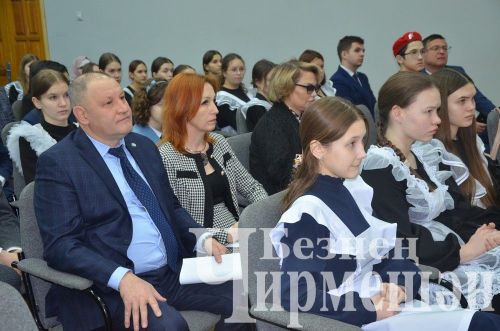 Чирмешән лицеенда узган парламент дәресенә район башлыгы килде