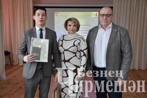 Чирмешәндә кызлар да электрчы һөнәренә кызыга