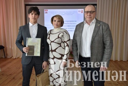 Чирмешәндә кызлар да электрчы һөнәренә кызыга
