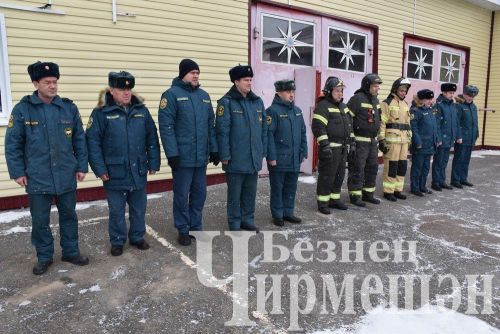 Чирмешәндә янгын сүндерү часте начальнигын шлангтан су сибеп коендырдылар