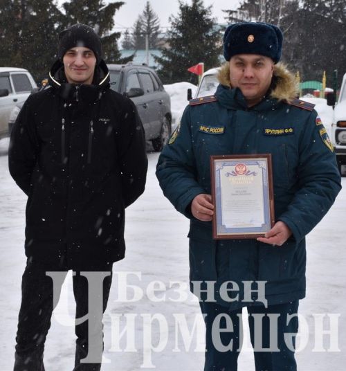 Чирмешәндә янгын сүндерү часте начальнигын шлангтан су сибеп коендырдылар