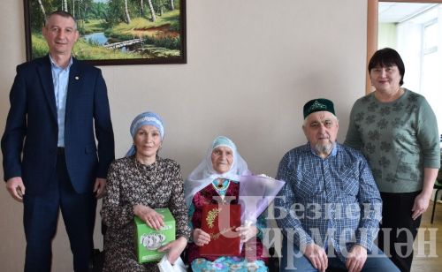 Бәркәтәдән - 90 яшен тутырган Миннур Сәлахиева кочегар булып эшләгән