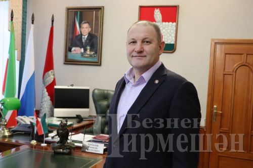 Муниципаль район башлыгы  Рамил Айбатовның 8 Март бәйрәме уңаеннан  котлавы