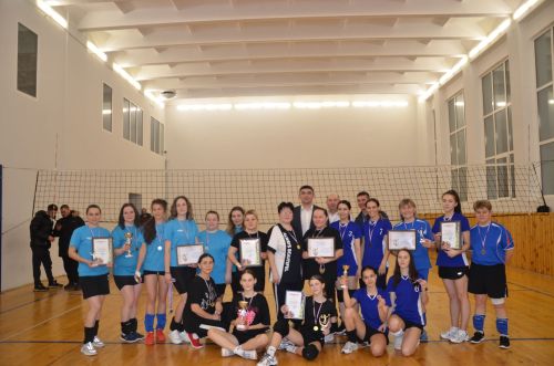 Чирмешәндә волейбол чемпионаты җиңүчеләре 30 мең сумлык бүләк алды