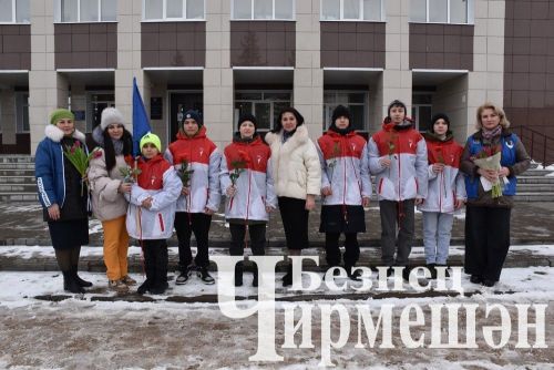 Чирмешәндә машина йөртүче гүзәл затларны автоинспекторлар котладылар