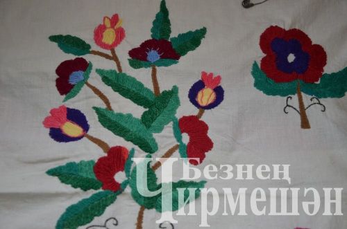 Кармыштан Илсөя Гыймадиева кияүгә чыкканда бирнәне үзе әзерләгән