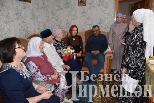 Лашманнан 90 яшьлек энесе Гарифка апасы җәймәләр пешереп килде