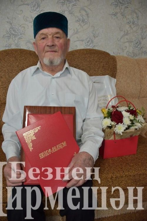 Лашманнан 90 яшьлек энесе Гарифка апасы җәймәләр пешереп килде