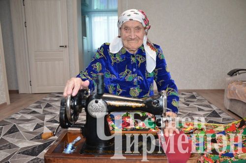 Утыз Имән авылыннан 98 яшьлек Зәйнәп әби Вилданова әле дә юрганнар сыра