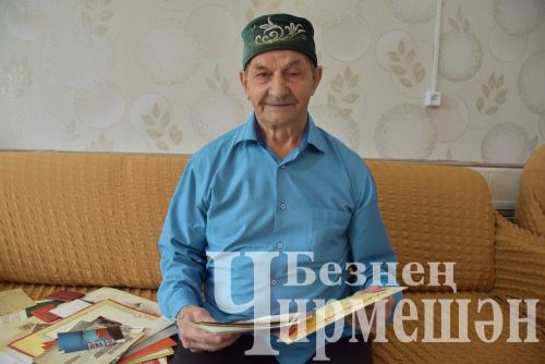 Лашман авылыннан 87 яшьлек Риза абыйның иртәсе зарядкадан башлана