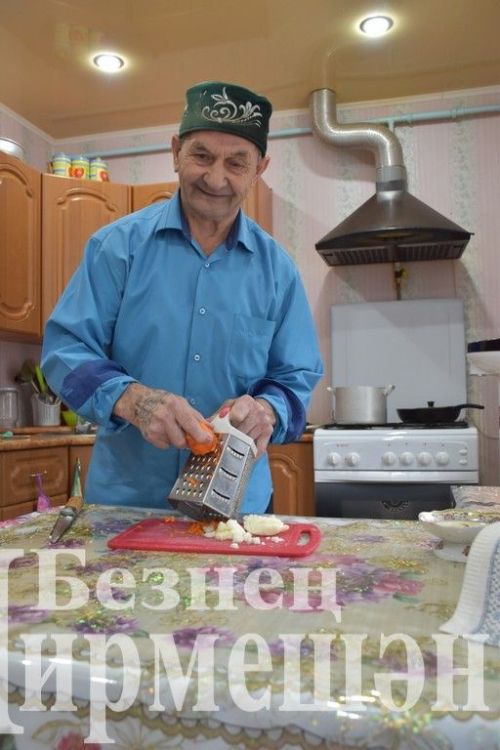 Лашман авылыннан 87 яшьлек Риза абыйның иртәсе зарядкадан башлана