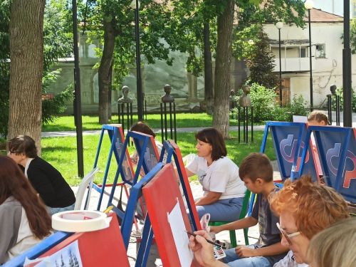 «Рәсем яса, Казан!»: Татарстан Республикасы буенча Социаль фонд бүлеге өлкәннәрне һәм балаларны бушлай рәсем дәресләренә чакыра