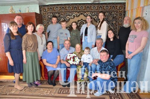 Чирмешәннән 90 яшьлек Роза әби кунакларын үзе салган курник белән сыйлады
