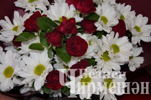 Чирмешәннән 90 яшьлек Роза әби кунакларын үзе салган курник белән сыйлады