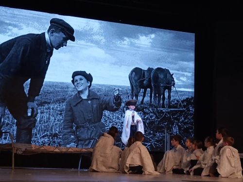 Чирмешәндә “Сугыш чоры балалары” спектаклен күрсәттеләр