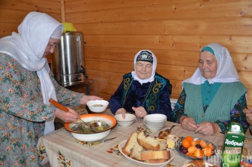 Кара Чишмәдән Сания Мәссарова өченче югары белемне, пенсиягә чыккач алган