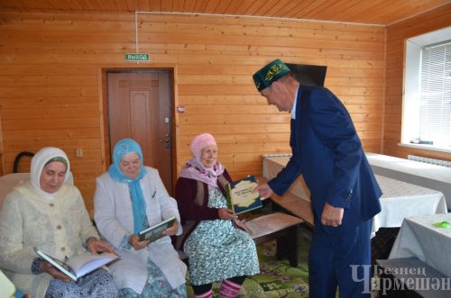 Кара Чишмәдән Сания Мәссарова өченче югары белемне, пенсиягә чыккач алган