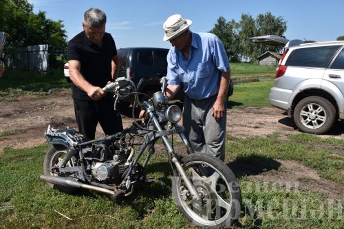 Иске Котыштан Николай Митякин хәтта бензин багы булмаган мопедны да кабызды