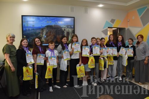 Чирмешәннең “Яшьтәш” клубында яшүсмерләрне солдат боткасы белән сыйладылар