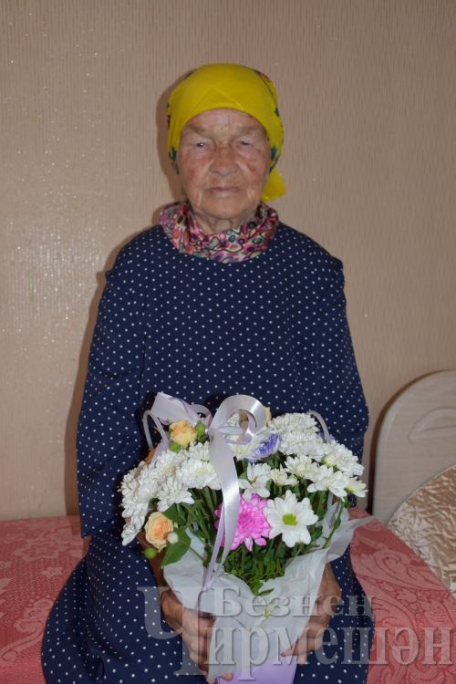 Девичья Полянада яшәүче ветеранны 90 яшьлеге белән котладылар