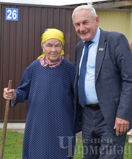 Девичья Полянада яшәүче ветеранны 90 яшьлеге белән котладылар
