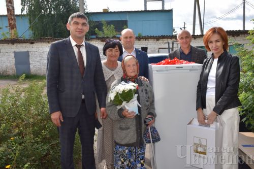 Чирмешәннән Валентина Фишерга суыткыч бүләк иттеләр