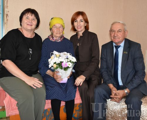 Девичья Полянада яшәүче ветеранны 90 яшьлеге белән котладылар