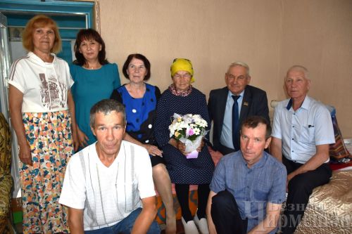 Девичья Полянада яшәүче ветеранны 90 яшьлеге белән котладылар