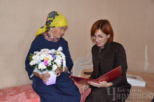 Девичья Полянада яшәүче ветеранны 90 яшьлеге белән котладылар